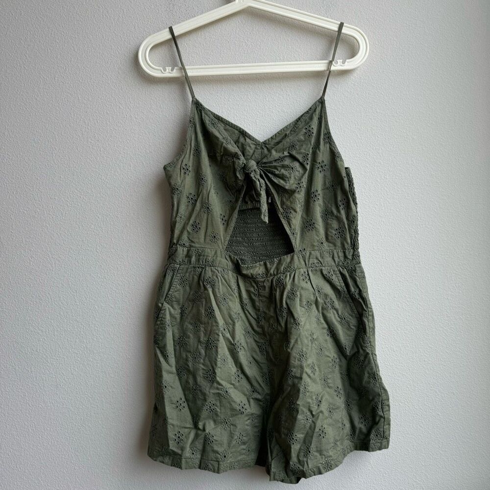 Aerie Bow Front Eyelet Green Floral Summer Smocked Travel Romper Size Medium - Picture 2 of 6